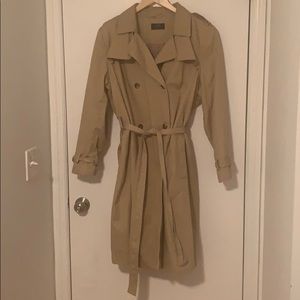 Classic beige trench / Mac US size 16